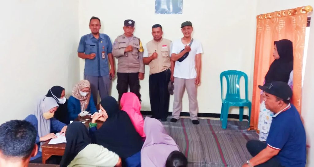 Aparatur kelurahan Meteseh di Posbindu